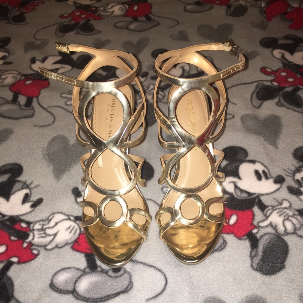 Gold strap heals